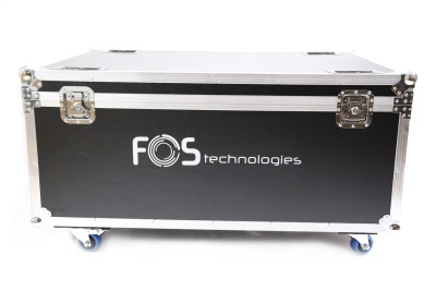 Mala preta de transporte com logótipo FOS technologies e rodízios azuis