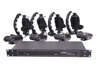 Conjunto de comunicação sem fios com quatro headsets pretos e receptor de rack preto HIOS LC-150