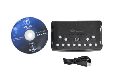 Dispositivo preto com botões, cabo USB e CD azul Fortius