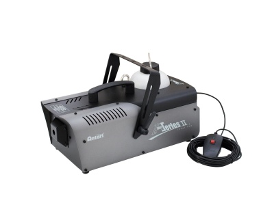 Máquina de nevoeiro cinzenta com cabo preto e texto 'Qitari Series II'