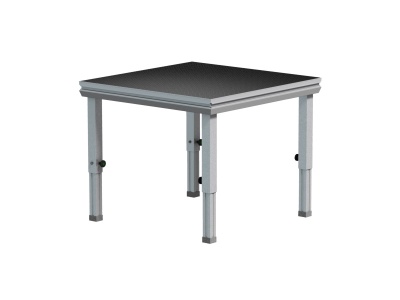 Mesa quadrada com tampo preto e estrutura metálica prateada