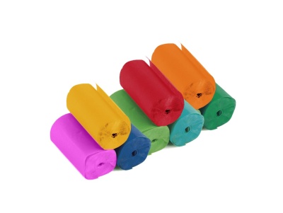 Sete rolos de saco plástico coloridos alinhados