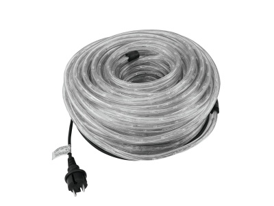 Mangueira elétrica transparente com ficha preta enrolada