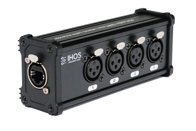 Dispositivo de áudio preto com quatro entradas XLR e conector Ethernet