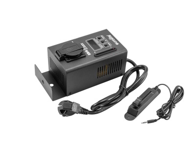 Transformador ou regulador de corrente elétrica preto com visor digital e cabo.