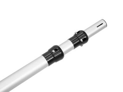 Braço telescópico prateado com peças pretas ajustáveis