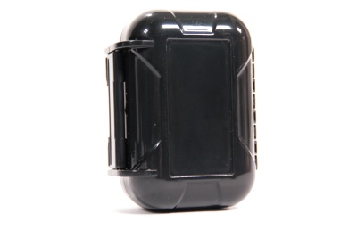 Estojo de proteção preto rígido com dobras nas bordas