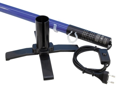 Suporte de chão preto com lâmpada tubular azul e cabo de alimentação com ficha europeia