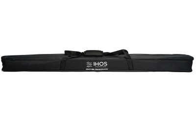 Mala preta longa com alças e texto IHOS 34