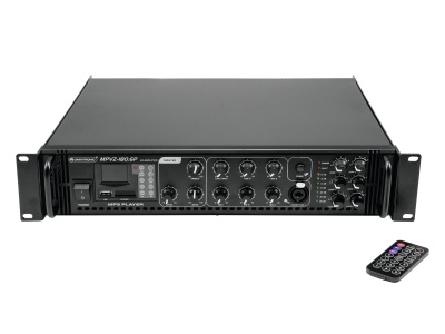 Amplificador de som preto em rack com controlo remoto