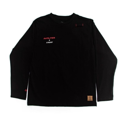 T-shirt preta de mangas compridas com texto AVOLITES x STROBY no peito