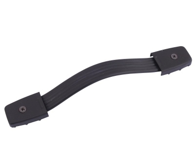 Alça preta com parafusos em fundo branco