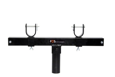 Suporte metálico preto com braçadeiras e base cilíndrica