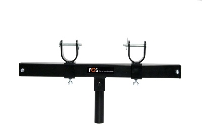 Suporte metálico preto com duas braçadeiras ajustáveis e base cilíndrica