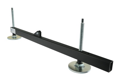 Suporte metálico preto com bases ajustáveis em fundo branco