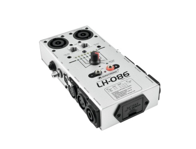 Mixer portátil de áudio metálico prateado com botões pretos e múltiplas conexões