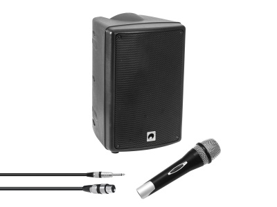 Coluna preta, microfone preto e cinzento e cabo de áudio preto sobre fundo branco