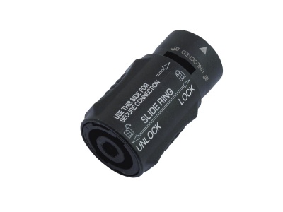Conector de áudio preto cilíndrico com texto branco e superfície canelada