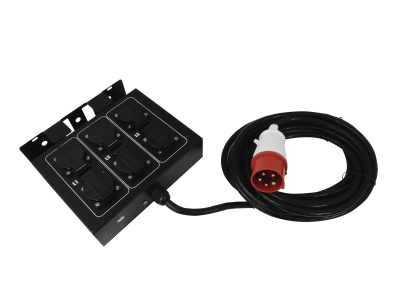 Extensão elétrica preta com três tomadas e ficha industrial vermelha e branca