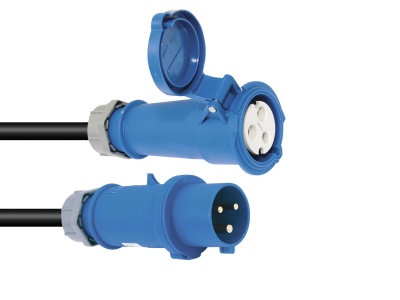 Ficha e tomada elétrica industrial azuis com cabo preto e tampa articulada.