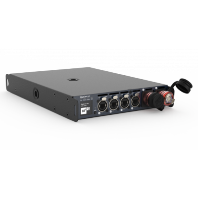 Interface de áudio digital negra Digico Stage Rack C1 com conectores XLR e botões