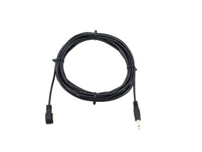 Cabo de áudio preto com conectores