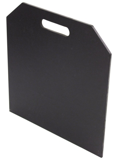 Placa preta retangular com pega retangular e cantos chanfrados