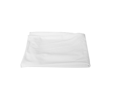 Toalha branca dobrada sobre fundo branco