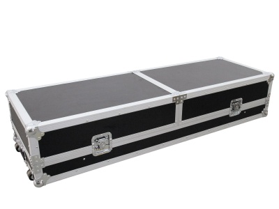 Estojo rígido preto com bordas metálicas prateadas e fechos