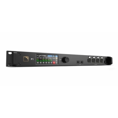 Interface de áudio em rack com ecrã e conectores XLR