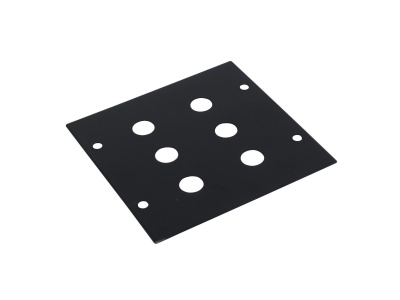 Placa quadrada preta de metal com vários orifícios