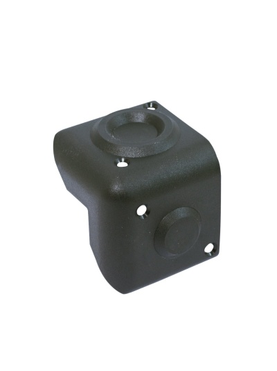 Peça industrial preta em plástico rígido com orifícios sobre fundo branco