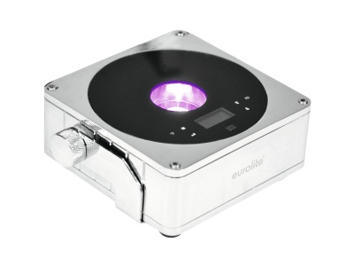 Dispositivo metálico prateado com luz roxa e visor digital da marca Eurolite