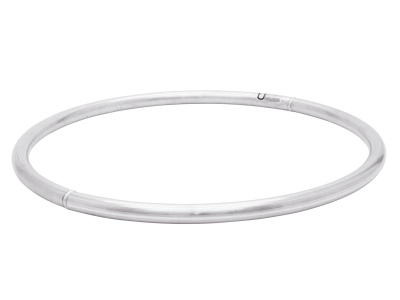 Argola metálica redonda prateada com acabamento polido