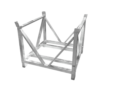 estrutura metálica em aço inoxidável prateado com reforços diagonais