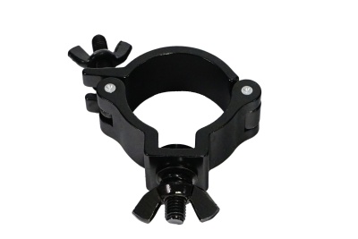 Clamp preto de metal com parafusos de aperto borboleta sobre fundo branco