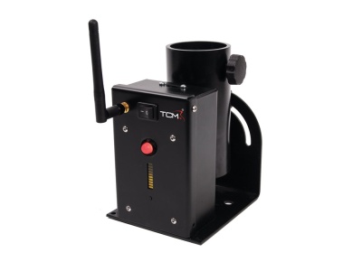 Dispositivo eletrônico preto com antena, botão vermelho e suporte metálico ajustável