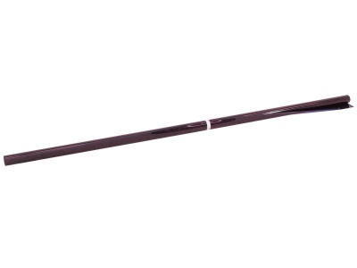 Par de pauzinhos de madeira castanho escuro com faixa branca no centro