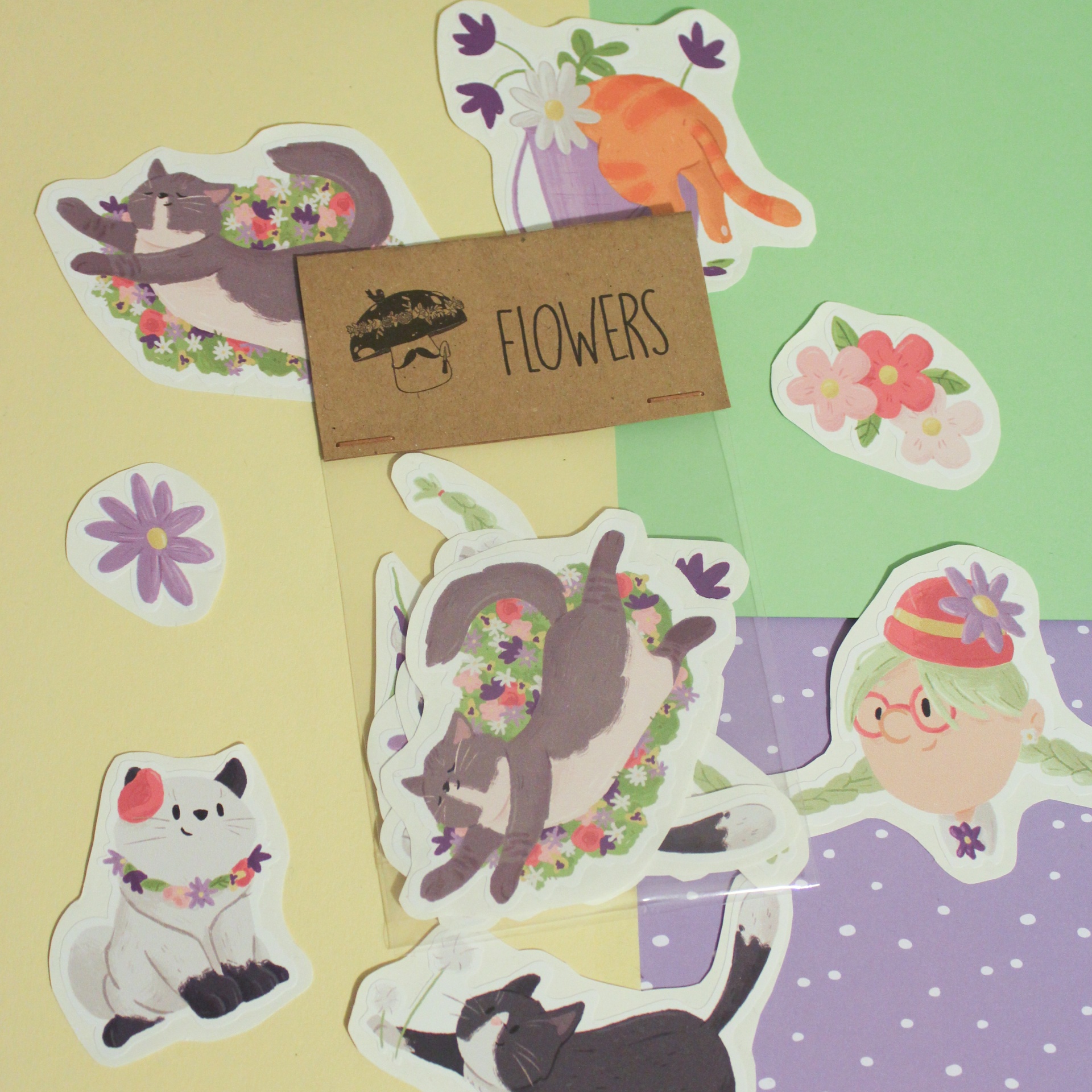 Autocolantes ilustrados de gatos, flores e uma personagem feminina com chapéu verde
