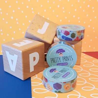 Blocos de madeira com letras e rolos de fita washi tape colorida Pretty Prints