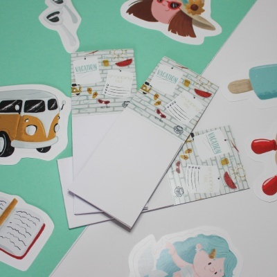 Blocos de notas 'VACATION' com ímanes decorativos coloridos