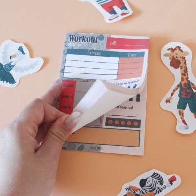 Bloco de notas magnético para planeamento de exercícios com autocolantes de animais desportistas