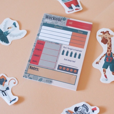 Bloco de notas de planificador de treino com autocolantes de animais desportivos
