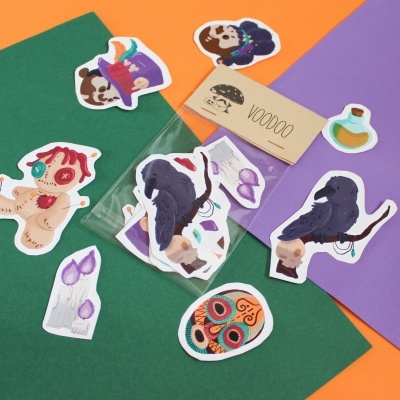 Autocolantes temáticos de voodoo com várias imagens coloridas sobre diferentes fundos coloridos
