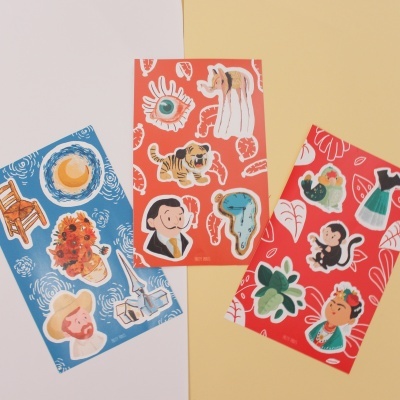Folhas de autocolantes coloridos com ilustrações artísticas variadas