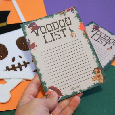 Bloco de notas decorativo 'VOODOO LIST' com tema voodoo e linhas para notas