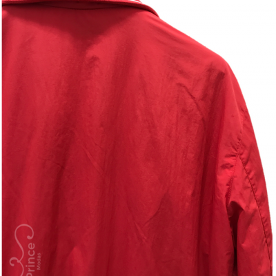 Casaco vermelho com gola branca detalhe e código C.177