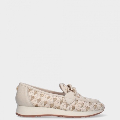 Sapato tipo mocassim feminino bege com detalhe dourado e sola branca