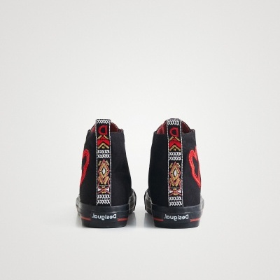 Ténis altos pretos com bordados coloridos e logótipo Desigual na sola