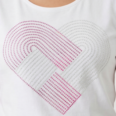 T-shirt branca com coração de pérolas rosas e brancas